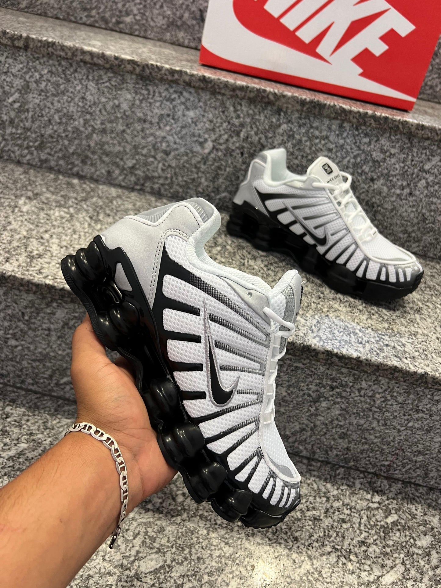 Shox TL Black Zebra Negro